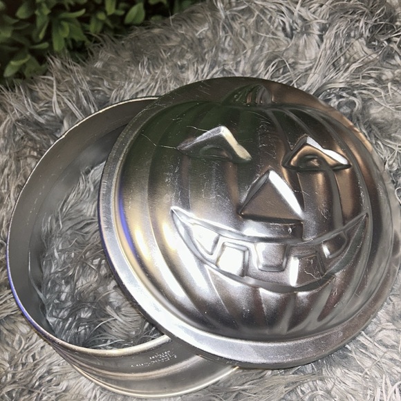 VTG WILTON 1975 Jack-o'-Lantern Pumpkin Pan, HALLOWEEN/1974 Mold Base Bundle GUC - Picture 2 of 13